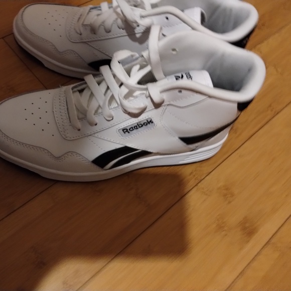 Reebok - Picture 2 of 2